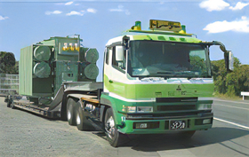 低床トレーラによる変圧器輸送