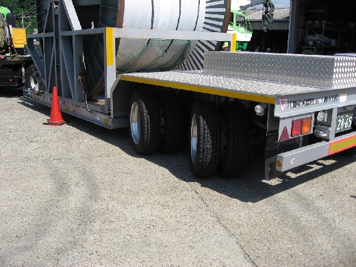 ステアリング付低床トレーラ