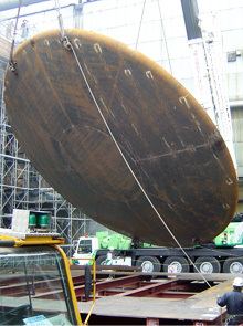 炉用鏡板(Ø12m,31トン)天地作業